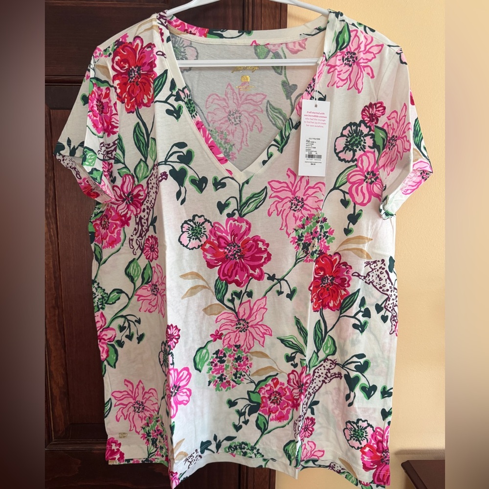 NWT M or L Lilly Pulitzer Meredith Cotton V-Neck Tee Coconut Safari Sanctuary